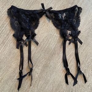 Victoria's Secret Black Lace Garter Belt Small NWOT